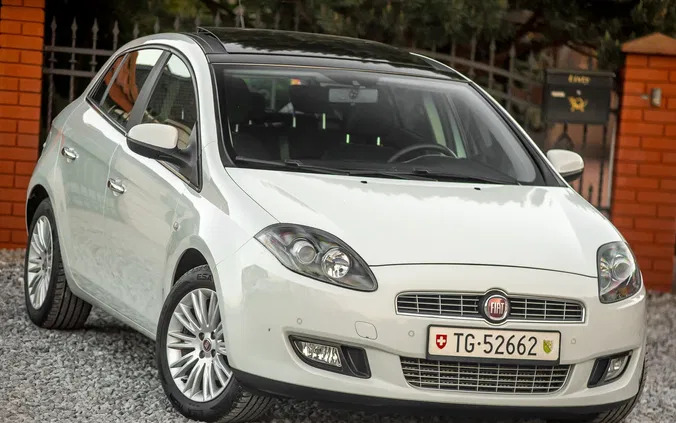 mazowieckie Fiat Bravo cena 21900 przebieg: 208002, rok produkcji 2011 z Trzebnica